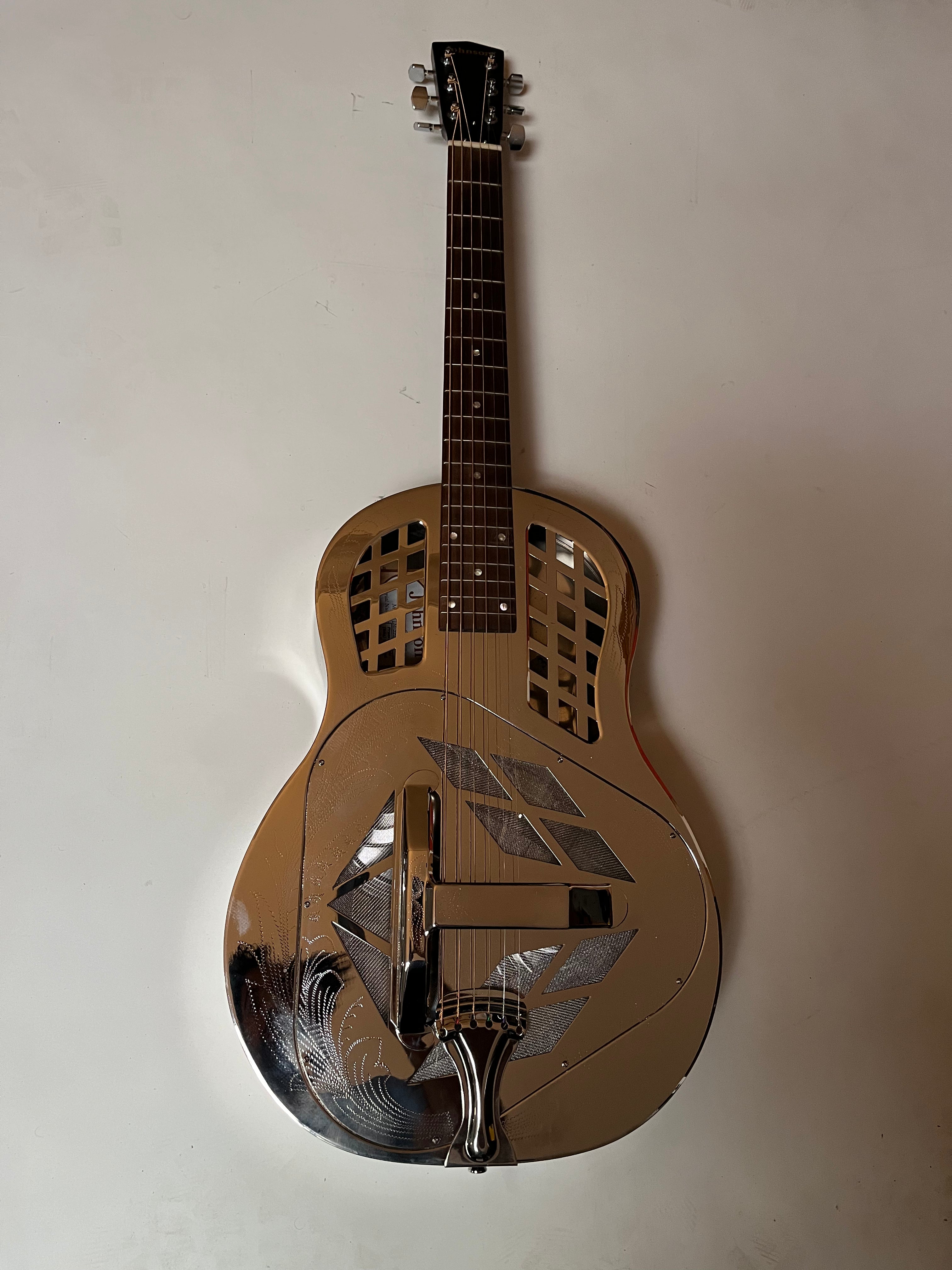 Tricone Resonatorgitarre von Johnson (Resonator, buy Metal Body)